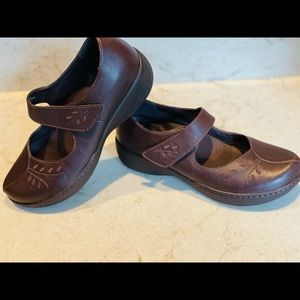 Dansko Brown Mary Jane size 39